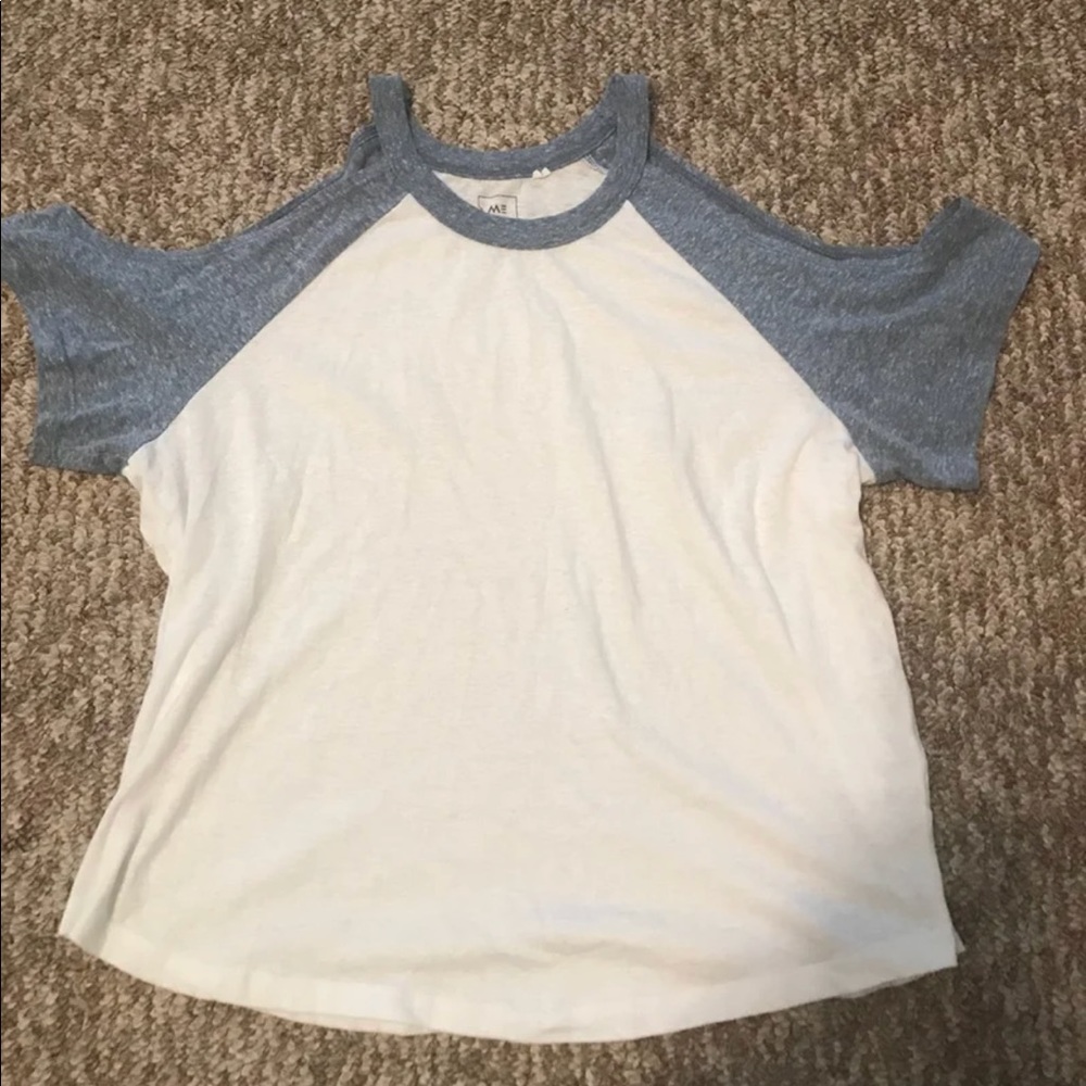 Woman’s open shoulder t shirt